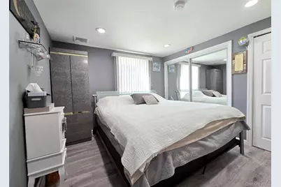 430 Heathcote Road, Lindenhurst, NY 11757 - Photo 17