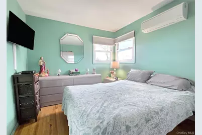 430 Heathcote Road, Lindenhurst, NY 11757 - Photo 11