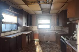 39 Hilbert St, Hempstead, NY 11550 - Photo 7