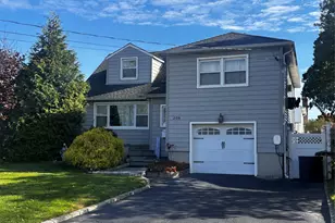 208 Island Pkwy W, Island Park, NY 11558 - Photo 17