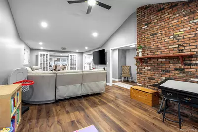 19 Corvette Road, Selden, NY 11784 - Photo 5