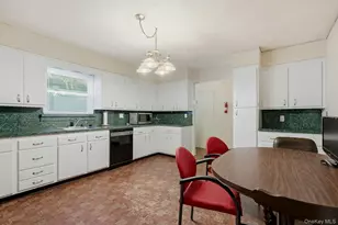 1 Hillcrest Rd, Port Washington, NY 11050 - Photo 13