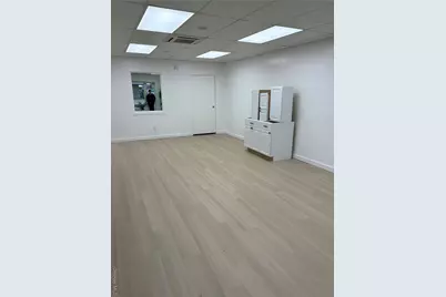 10 Verbena Avenue #First Floor, Front, Floral Park, NY 11001 - Photo 5