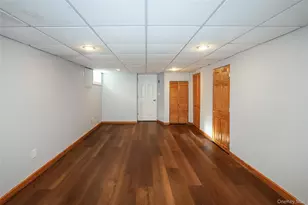 91 Birchwood Park Dr, Syosset, NY 11791 - Photo 35