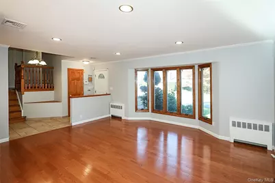 91 Birchwood Park Drive, Syosset, NY 11791 - Photo 11