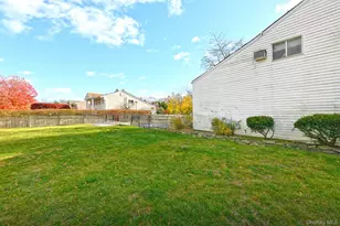 22 Suttonwood Dr, Commack, NY 11725 - Photo 5