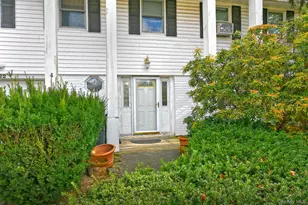 22 Suttonwood Dr, Commack, NY 11725 - Photo 3