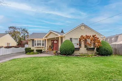 37 Beachwood Drive, Babylon, NY 11702 - Photo 3