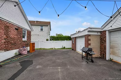 21 Beechwood Avenue, Port Washington, NY 11050 - Photo 17