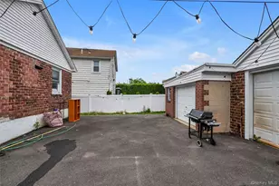 21 Beechwood Ave, Port Washington, NY 11050 - Photo 17
