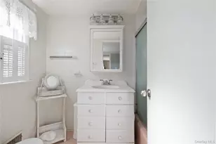 6 White Birch Dr, Babylon, NY 11702 - Photo 17