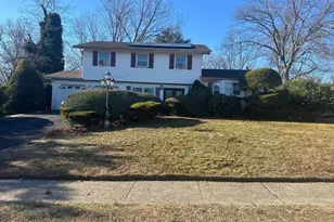 65 Landscape Dr, Wheatley Heights, NY 11798 - Photo 3