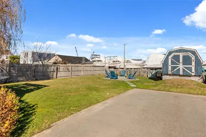 125 Ocean Avenue, Bay Shore, NY 11706 - Photo 19