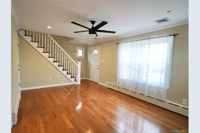 5 Ashwood Road, Port Washington, NY 11050 - Photo 3