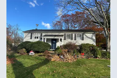 27 Wedgewood Drive, Coram, NY 11727 - Photo 3