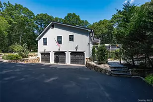 142 Landing Meadow Rd, Smithtown, NY 11787 - Photo 3