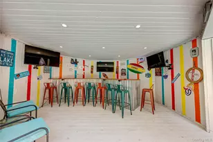 142 Landing Meadow Rd, Smithtown, NY 11787 - Photo 9