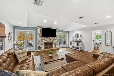 142 Landing Meadow Road, Smithtown, NY 11787 - Photo 15