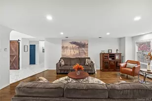 142 Landing Meadow Rd, Smithtown, NY 11787 - Photo 13