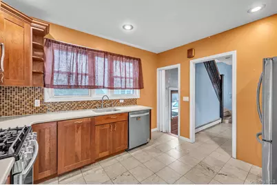 4 3rd Avenue, East Islip, NY 11730 - Photo 15