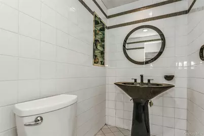 29 Elmwood Court, Plainview, NY 11803 - Photo 13