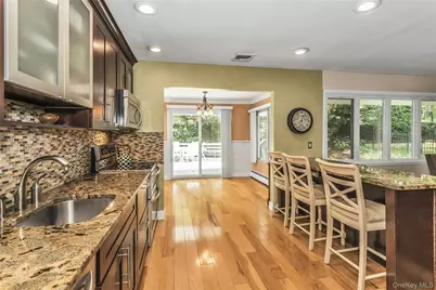 29 Elmwood Court, Plainview, NY 11803 - Photo 3