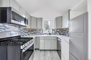 297 Catskill Ave, Lindenhurst, NY 11757 - Photo 21