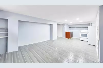 297 Catskill Avenue, Lindenhurst, NY 11757 - Photo 29