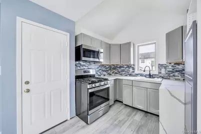 297 Catskill Avenue, Lindenhurst, NY 11757 - Photo 23