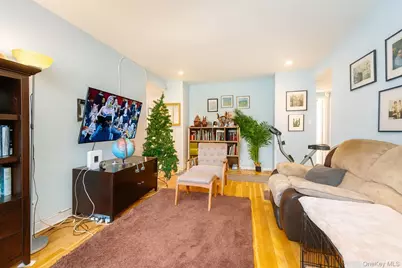 6 West Mill Drive #2D, Great Neck, NY 11021 - Photo 3