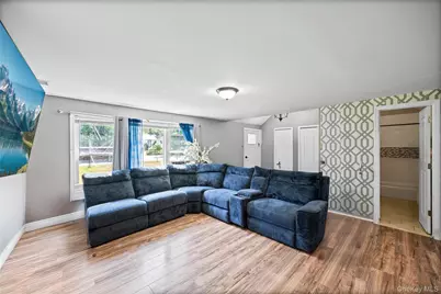 1113 Joselson Avenue, Bay Shore, NY 11706 - Photo 3