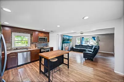 1113 Joselson Avenue, Bay Shore, NY 11706 - Photo 9