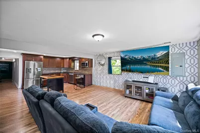 1113 Joselson Avenue, Bay Shore, NY 11706 - Photo 5