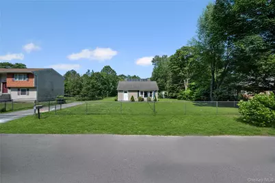 1113 Joselson Avenue, Bay Shore, NY 11706 - Photo 27