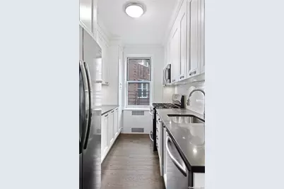 73-12 35th Avenue #D44, Jackson Heights, NY 11372 - Photo 3