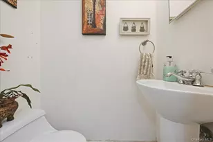 62-39 Douglaston Pkwy, Douglaston, NY 11362 - Photo 13