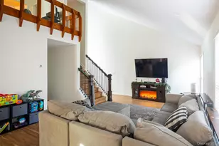 205 Haddon Hollow Ct, Middle Island, NY 11953 - Photo 3