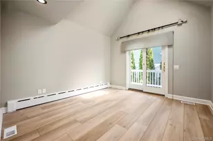 20 Oldwood Rd, Port Washington, NY 11050 - Photo 9