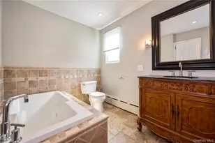 20 Oldwood Rd, Port Washington, NY 11050 - Photo 11