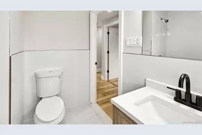 64 S Montgomery Street, Valley Stream, NY 11580 - Photo 31