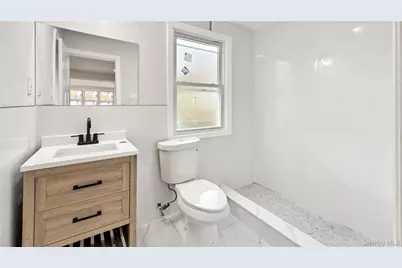 64 S Montgomery Street, Valley Stream, NY 11580 - Photo 23