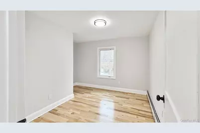 64 S Montgomery Street, Valley Stream, NY 11580 - Photo 27