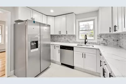 64 S Montgomery Street, Valley Stream, NY 11580 - Photo 21