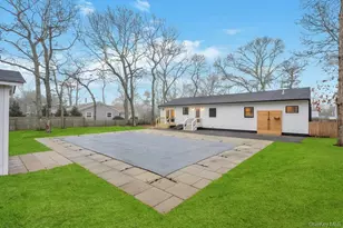 10 Shinnecock Ln, Hampton Bays, NY 11946 - Photo 31