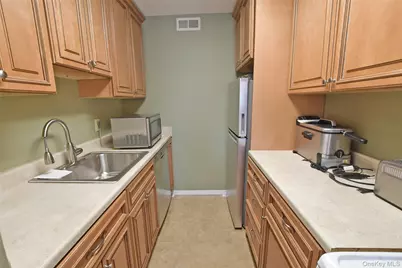 301 Artist Lake Drive, Middle Island, NY 11953 - Photo 7