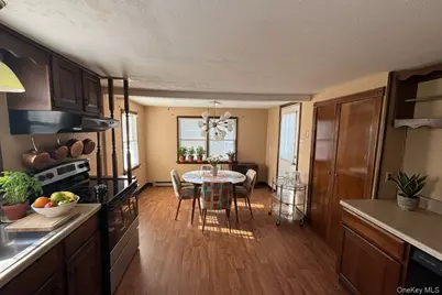 647 S Drury Lane, Rock Tavern, NY 12549 - Photo 9