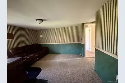 647 S Drury Lane, Rock Tavern, NY 12549 - Photo 13