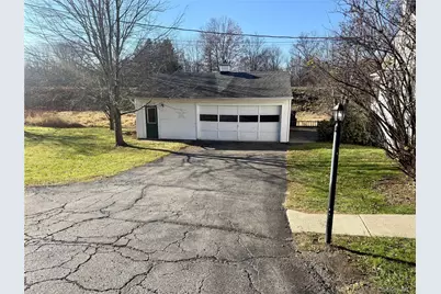 647 S Drury Lane, Rock Tavern, NY 12549 - Photo 15