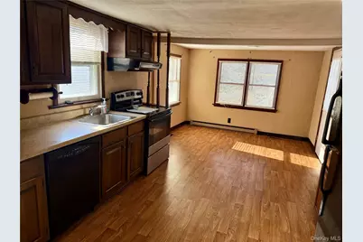 647 S Drury Lane, Rock Tavern, NY 12549 - Photo 5