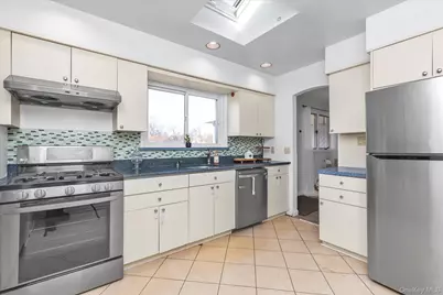 6 Karen Avenue, Plainview, NY 11803 - Photo 9